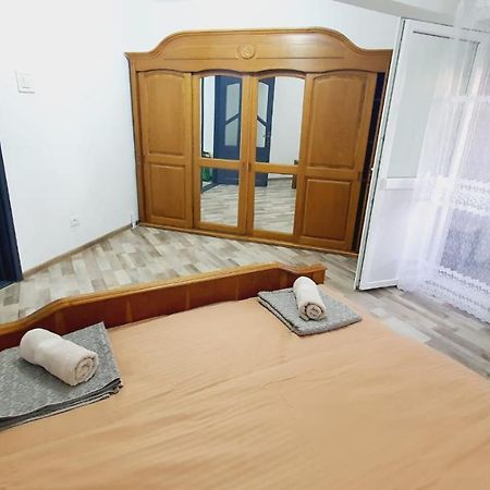 ドロベタ＝トゥルヌ・セヴェリンApartament Radoiアパートメント エクステリア 写真