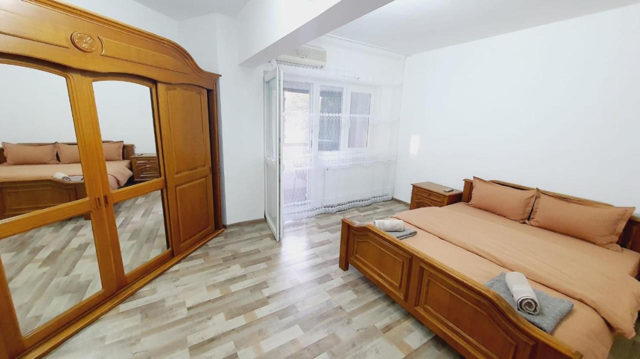 ドロベタ＝トゥルヌ・セヴェリンApartament Radoiアパートメント エクステリア 写真